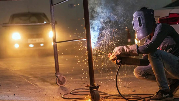 工業機器人焊接